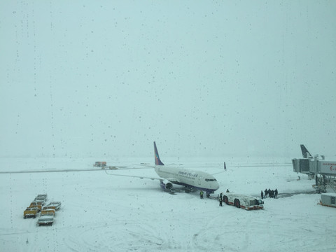 飞机积雪