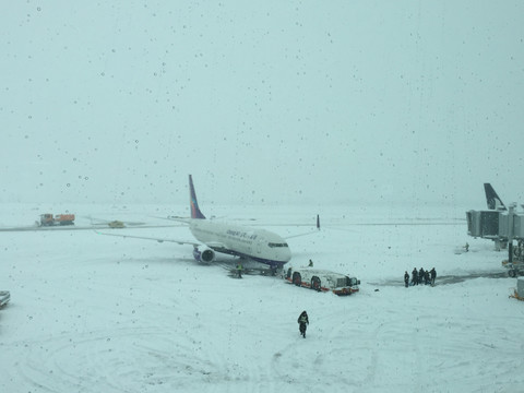 雪天机场