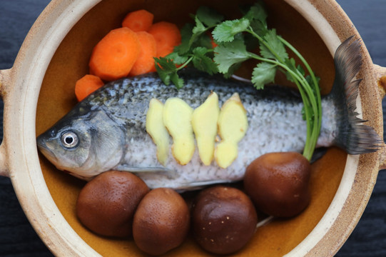 砂鍋鯽魚湯