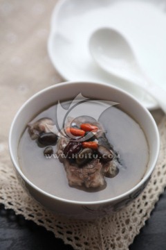 黑豆魚湯