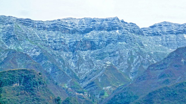 山野冬景 雪山 黄叶山林