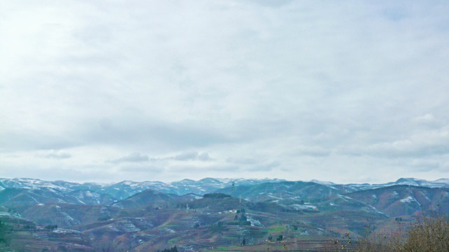 雪山 山脚人家 田园冬景