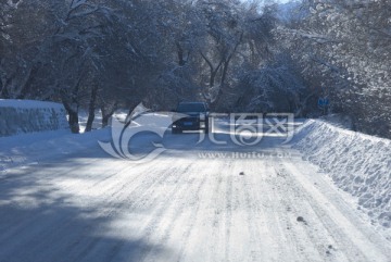 雪中山路