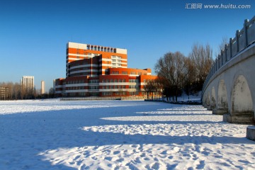 东北石油大学 图书馆 大学校园