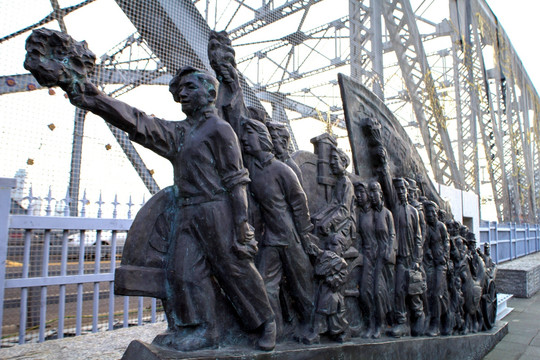 海珠桥1933年落成纪念雕塑