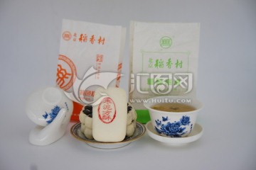 稻香村糕点与茶具