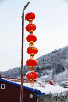 雪乡山村 大红灯笼