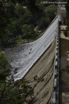 水库大坝瀑布