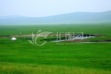 夏季草原蒙古包河流