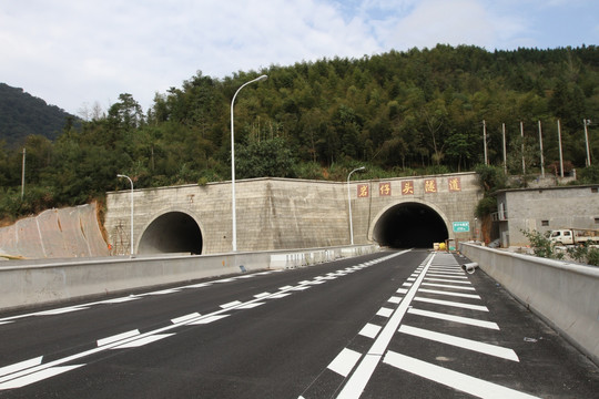 高速公路遂道