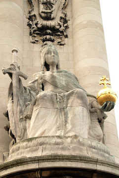 巴黎亚历山大三世桥桥头局部雕塑