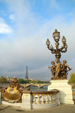 巴黎亚历山大三世桥小天使雕塑