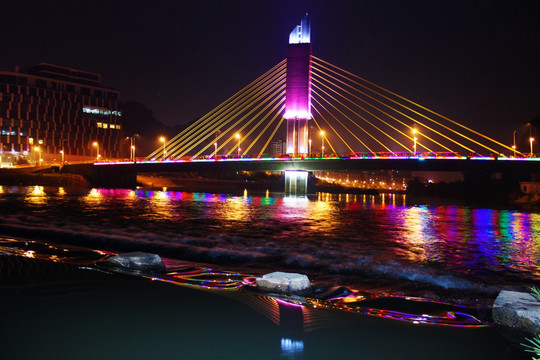 拉索桥夜景