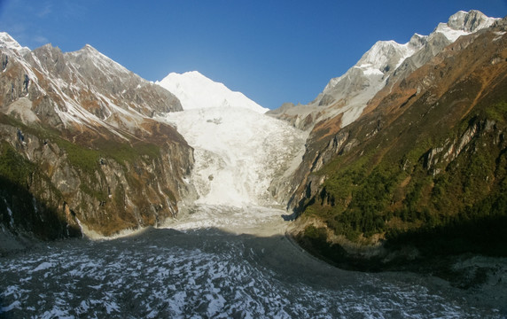 四川贡嘎深山的冰川