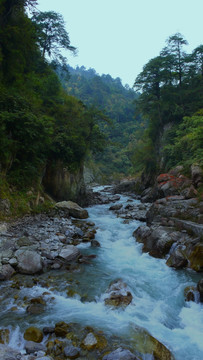 川西 河流