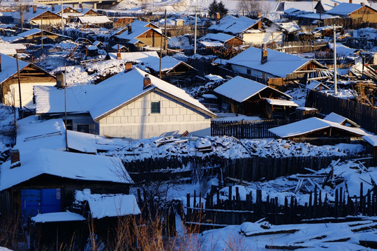 山里人家雪景