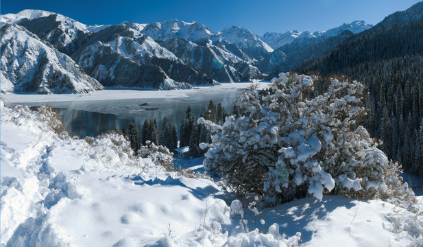 天池雪景