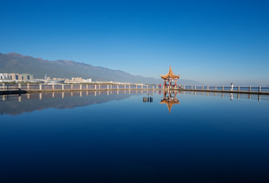 大理 洱海 海心亭