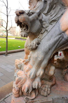 西式风格石狮雕塑幼狮局部