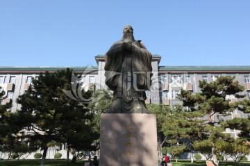 孔子雕塑像