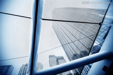 广州街头的玻璃天花板