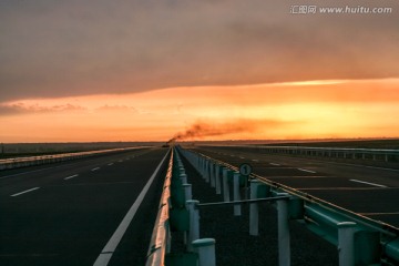 312国道的夕阳