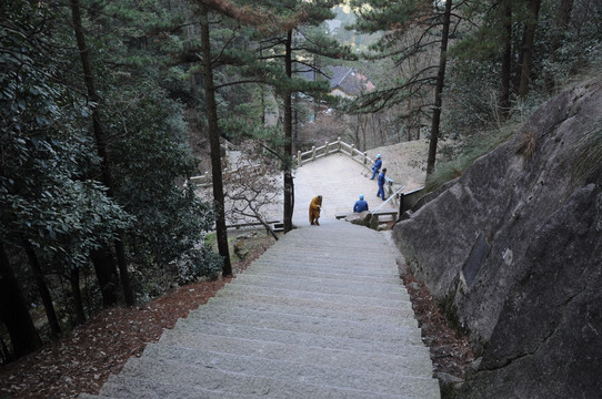 九華山風(fēng)光 登山階梯