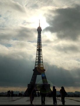 巴黎埃菲尔铁塔逆光拍摄
