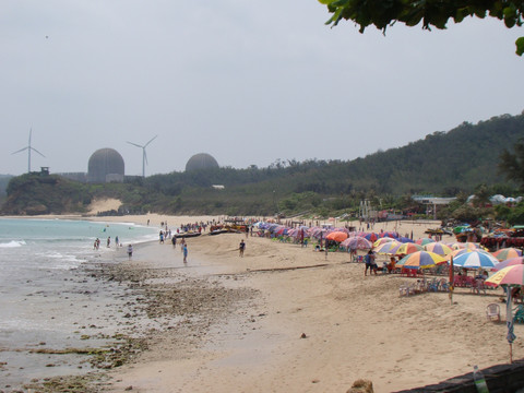 台湾第三核能发电厂不远处的海滩