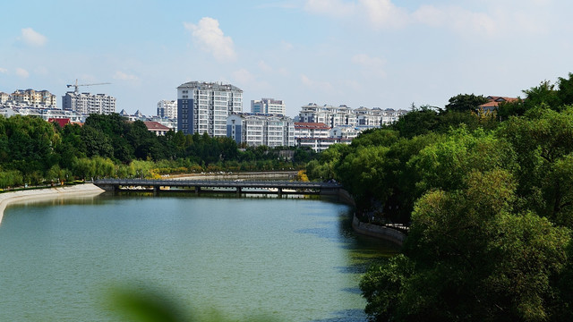 蓝天碧水