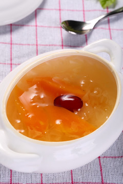 木瓜银耳红枣汤