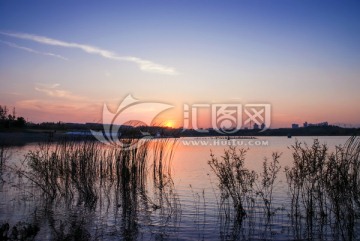 湖畔落日