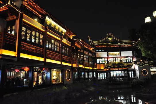 上海豫园古建筑夜景