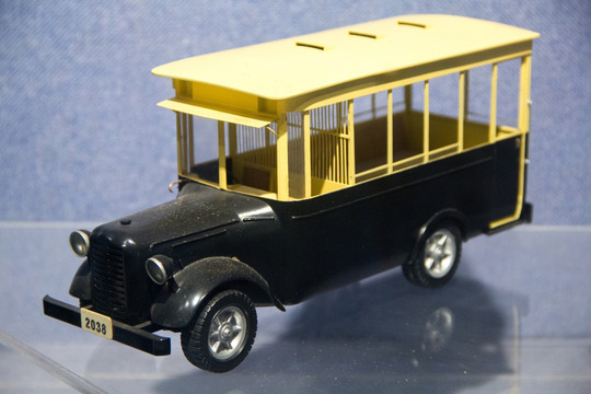 大元帅府民国广州最早公交车模型