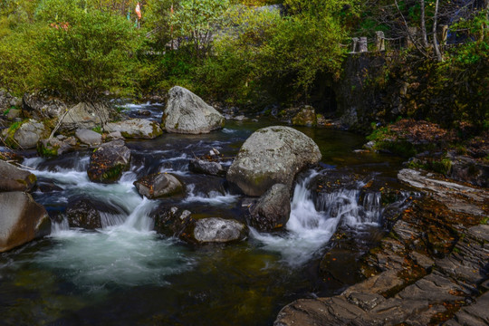 山谷 山涧 石头