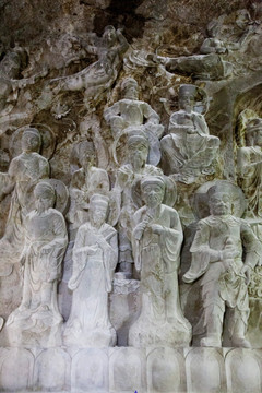 合掌巖群雕佛像