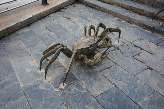 长江蟹雕塑