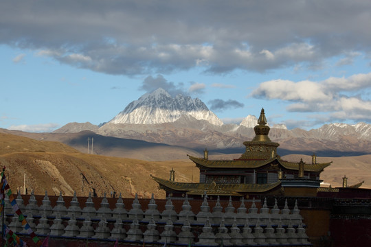 塔公寺 雅拉雪山