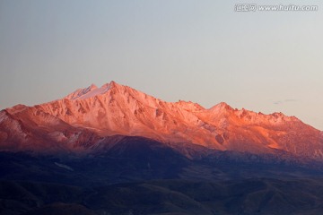 日照金山 雅拉神山