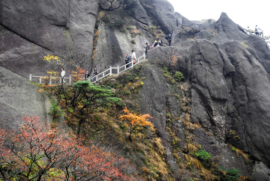 山岳风光险峻的黄山登山道