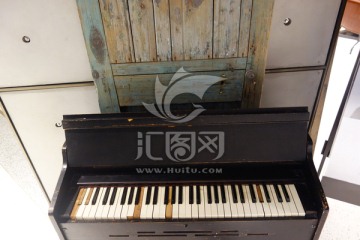 老式钢琴