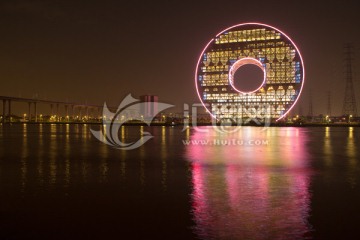 广州圆大厦夜景