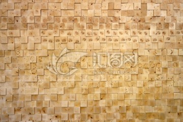 用木方拼接的墙壁板