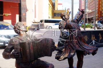 街头雕塑 街舞琴师