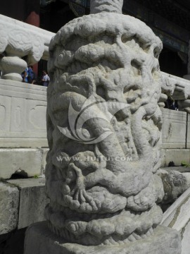 北京故宫太和殿栏柱雕龙纹饰