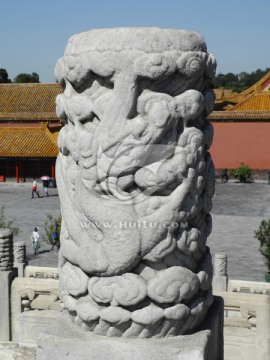 北京故宫保和殿栏柱雕龙纹饰