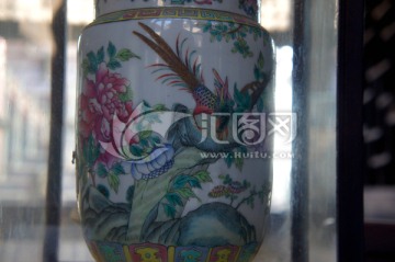 凤凰与牡丹图案花瓶