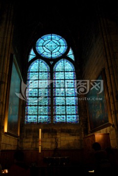 巴黎圣母院彩绘玻璃及油画装饰