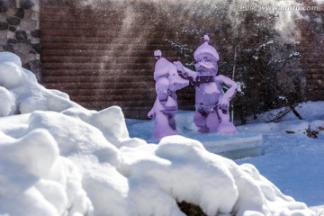 白雪中的冰雕