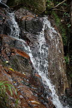 山涧溪水